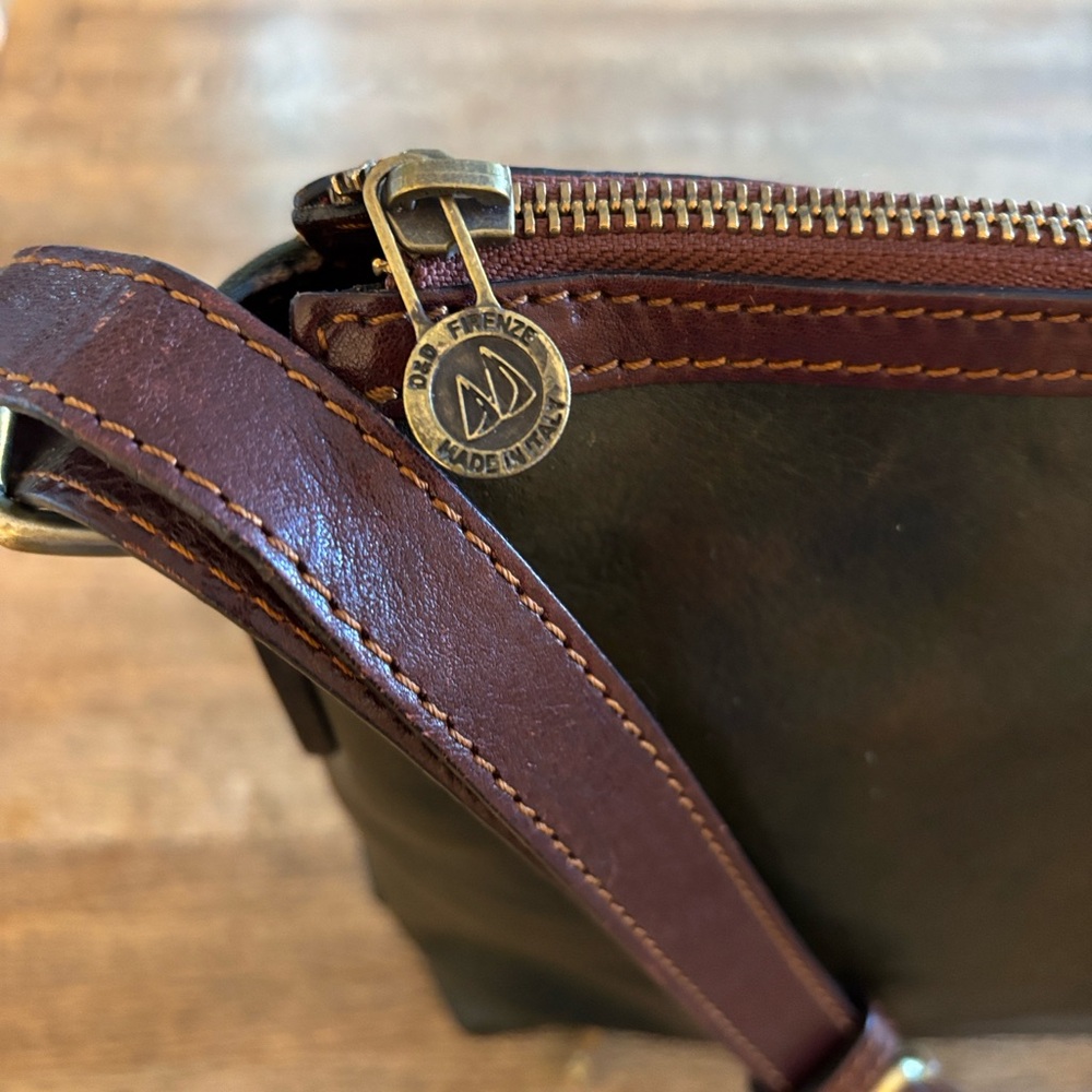 D & D Firenze Leather Dark Green/ Olive Crossbody/Shoulder Bag w/Brown Trim - Picture 3 of 15